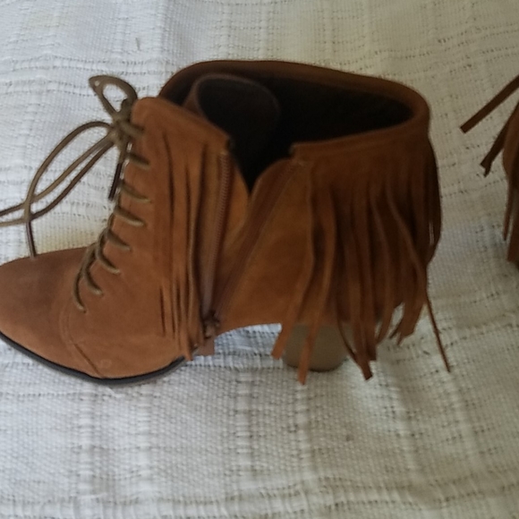 Tassle Boots - Picture 2 of 7
